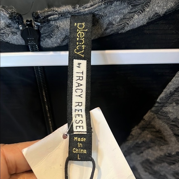 Tracy Reese Gray Bodycon Dress with V-neck and 3/4 Sleeves for Cocktail - Picture 2 of 16